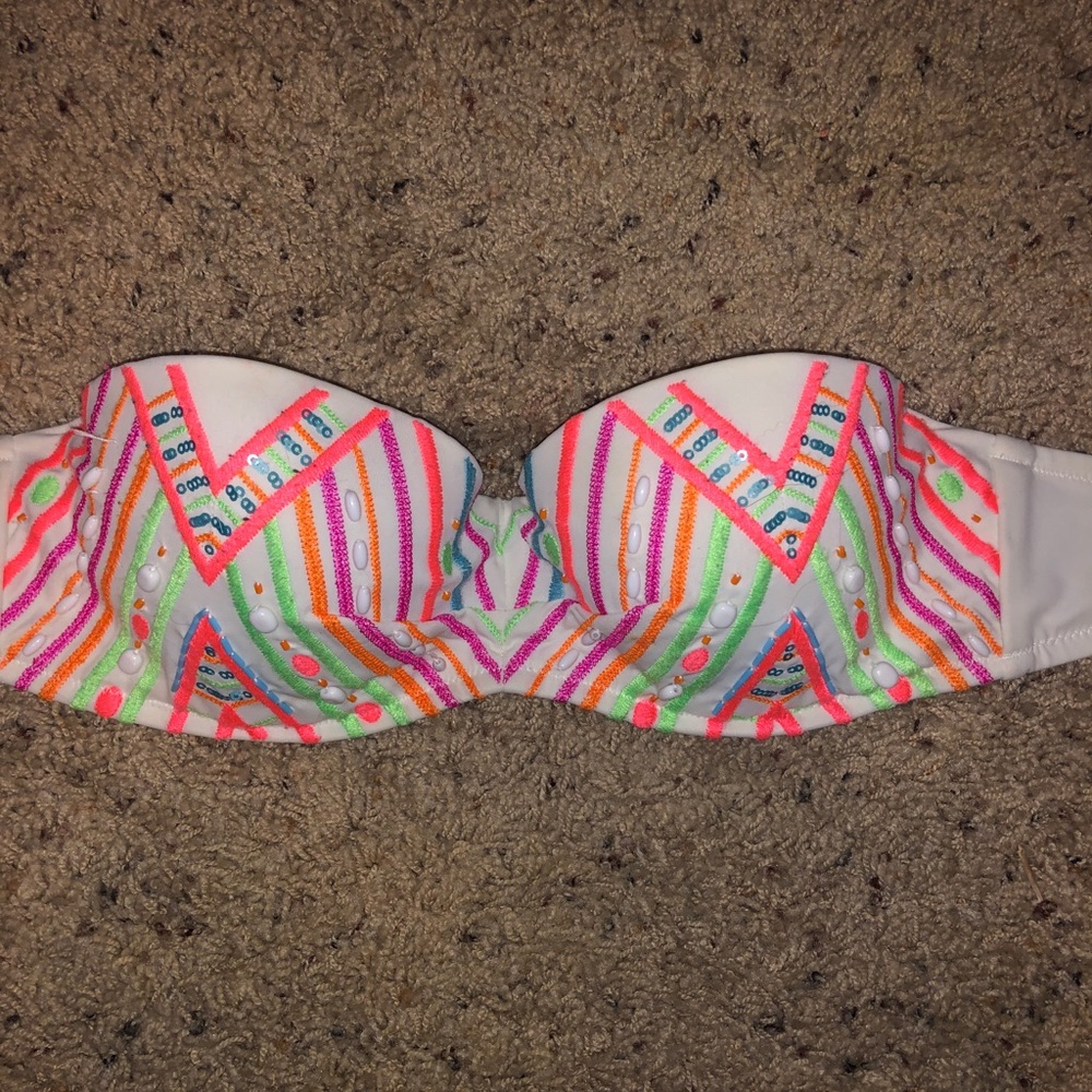 Strapless swimsuit top